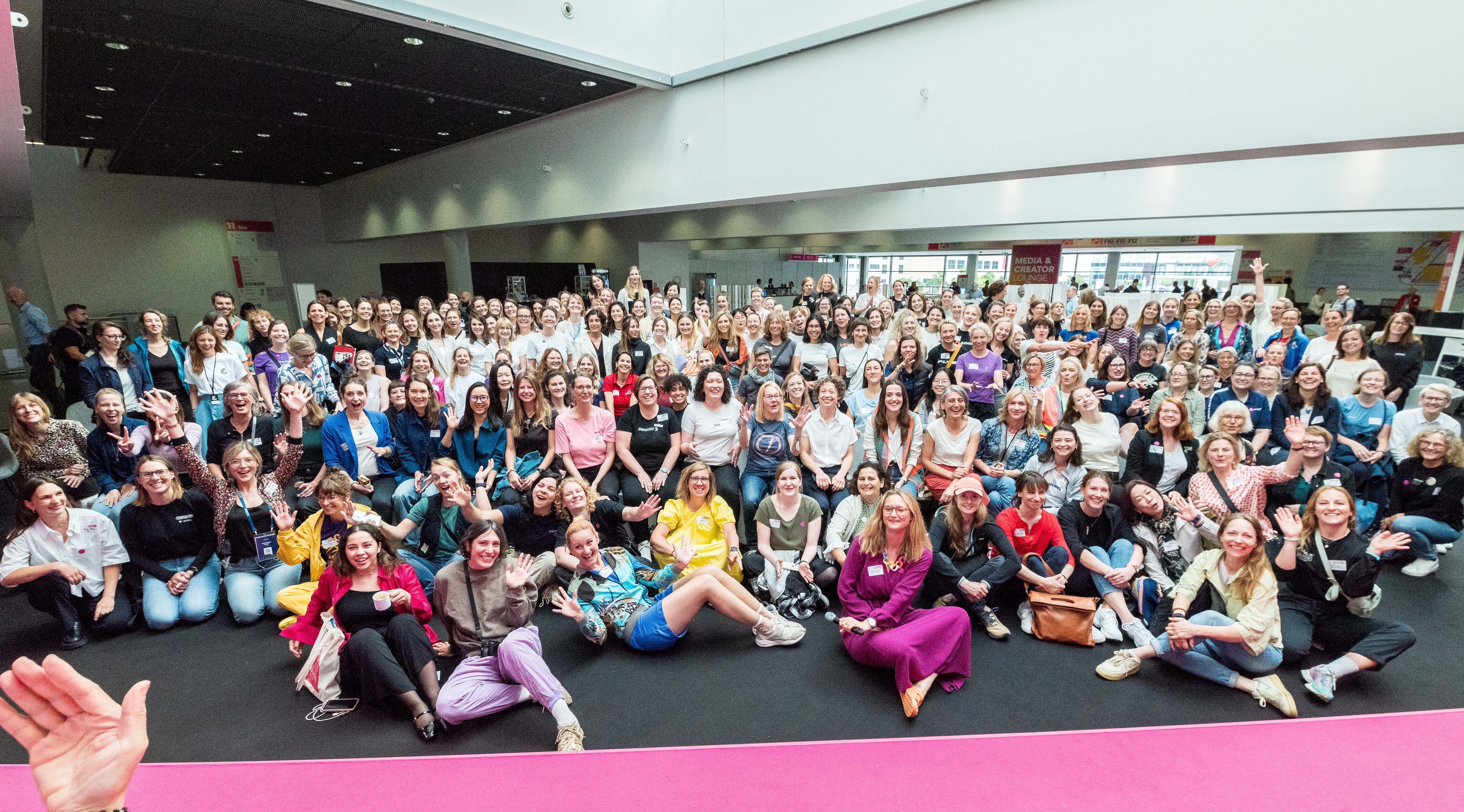 Gruppenfoto von Women in Cycling auf der Eurobike 2024